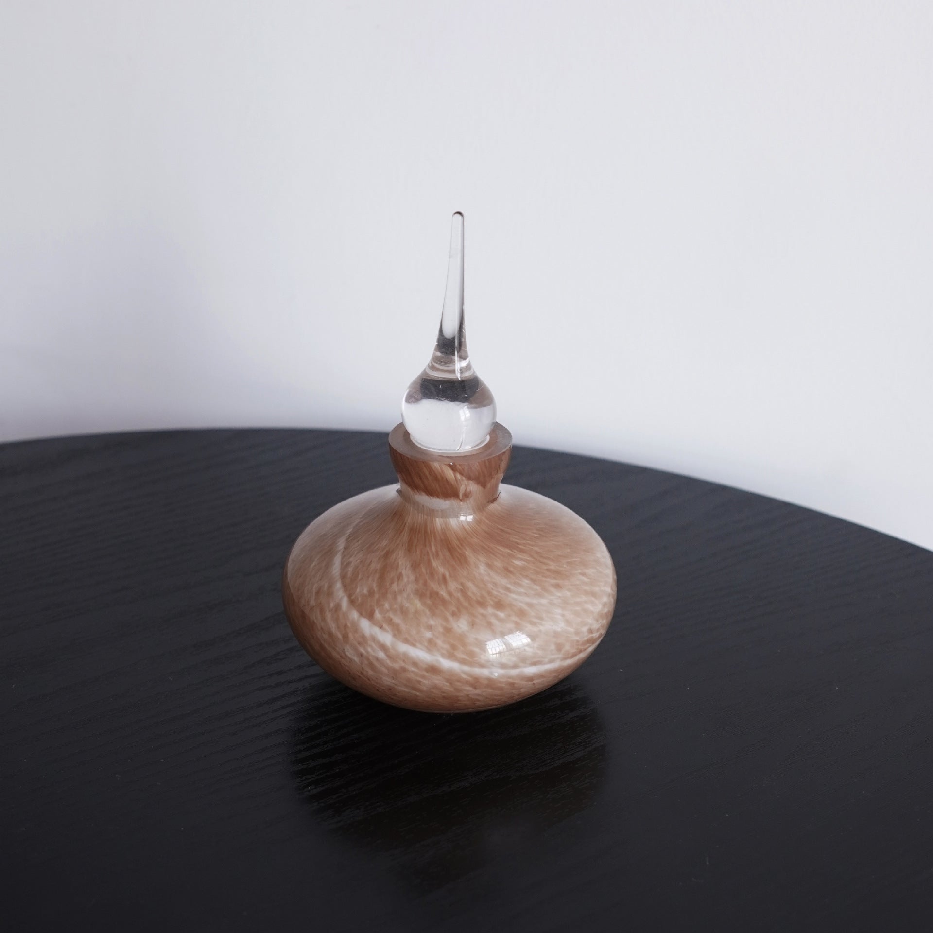 Sculptural glass diffuser bottle in black or yellow, 100ml - source image 10