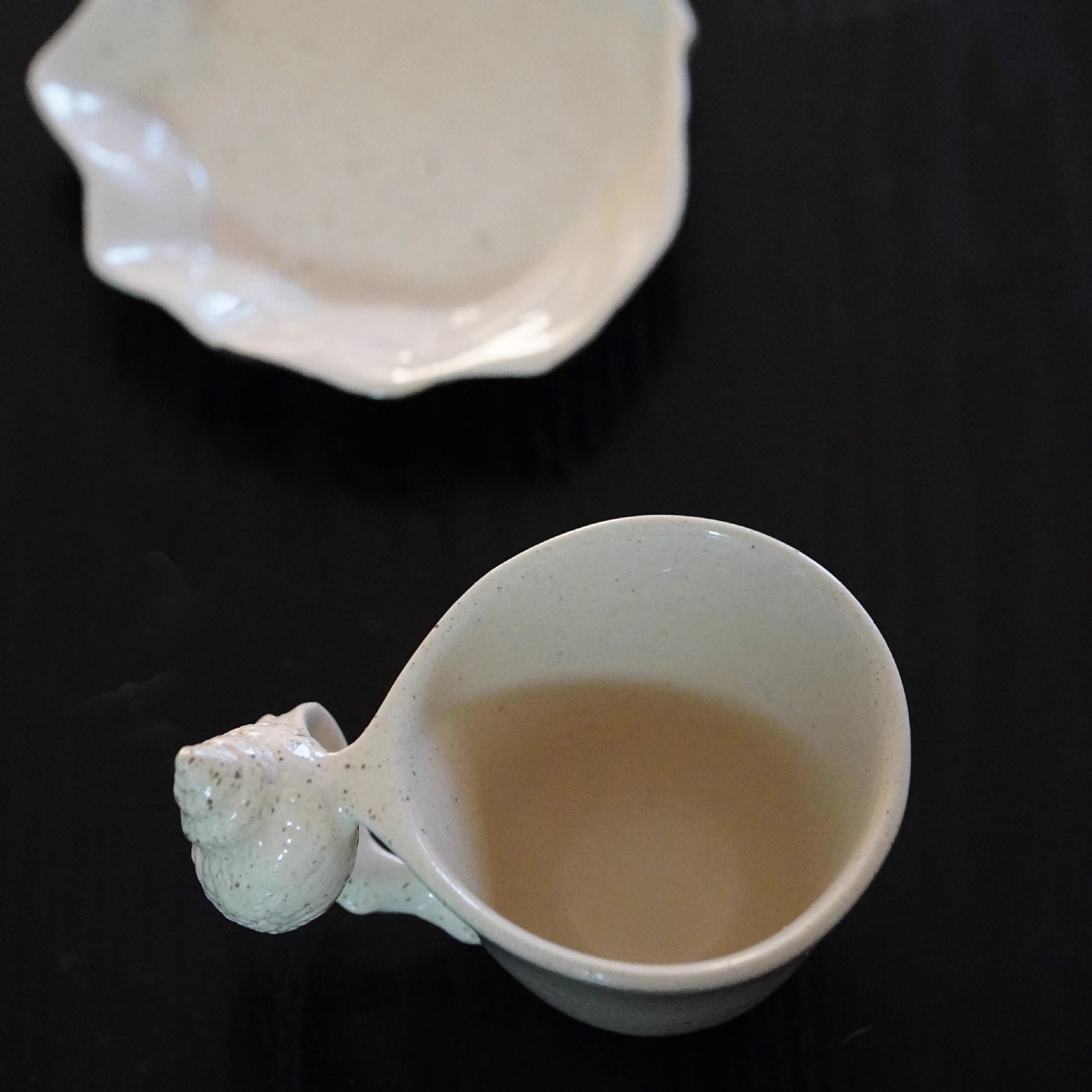 Shell-inspired ceramic coffee cup and saucer set, 200ml - source image 3